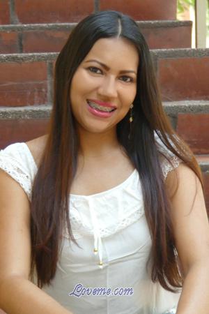 190058 - Karelys Age: 34 - Colombia