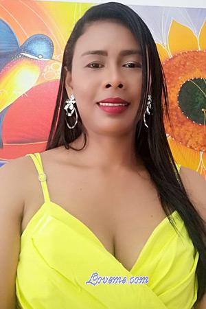 211146 - Yeinis Age: 40 - Colombia