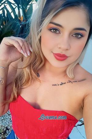 212147 - Valentina Age: 29 - Colombia