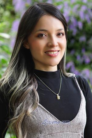 220040 - Silvia Age: 32 - Colombia