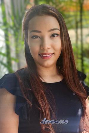 221402 - Laura Age: 28 - Colombia